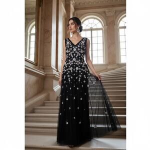 Adrianna Papell Heavily Beaded Floral Gown • Black • Size 4 • NWT • Zip Closure